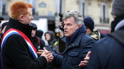 Le député LFI Adrien Quatennens et le député du parti communiste Fabien Roussel lors d'une manifestation devant la Tour Eiffel à Paris, le 14 janvier 2020. Image d'illustration. (MICHEL STOUPAK / AFP)