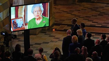 La reine d'Angleterre, Elisabeth II, est intervenue par visioconférence lors de la COP26 à Glasgow (Écosse), le 1er novembre 2021. (ALBERTO PEZZALI / POOL via AFP)