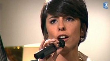 Johanna Luz chante &quot;Help us !&quot;
 (Culturebox)