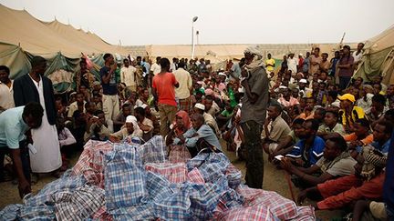 A la demande du gouvernement yéménite, l’Organisation internationale pour les migrations (OIM) a ouvert un centre pour les personnes les plus fragiles. 3.000 personnes s’y rendent chaque jour.
 
Dans le même temps, l’OIM qui organisait par ailleurs des rapatriements « librement consentis », a dû suspendre ses vols en 2012 faute de moyens financiers. 10.000 personnes ont pu bénéficier d’une aide au retour. (REUTERS / Khaled Abdullah)