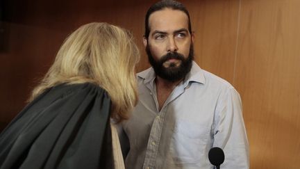 Le p&egrave;re du petit Mathis, Sylvain Jouanneau, &agrave; la cour d'assises de Caen (Calvados), le 1er juin 2015. (CHARLY TRIBALLEAU / AFP)