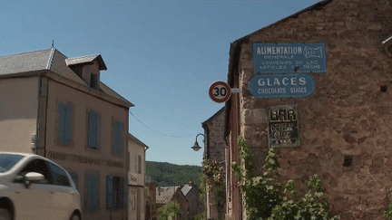 Elisabeth Borne, la Première ministre, a présenté le plan "France ruralités", jeudi 15 juin. Il vise à soutenir l’installation de commerces multi-services dans les villages. Exemple dans la Nièvre.