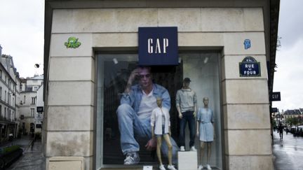 Un magasin de l'enseigne Gap France à Paris, le 1er mai 2023. (MAGALI COHEN / HANS LUCAS / AFP)