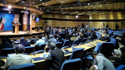 Le ministre de l'Intérieur iranien,&nbsp;Abdolreza Rahmani Fazli, donne les résultats définitifs des élections législatives, le 29 février 2016. (FATEMEH BAHRAMI / ANADOLU AGENCY / AFP)