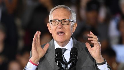 Le responsable démocrate Harry Reid lors d'un meeting de campagne d'Hillary Clinton, le 26 octobre 2016 à Las Vegas, dans l'Etat américain du Nevada. (ETHAN MILLER / GETTY IMAGES NORTH AMERICA)