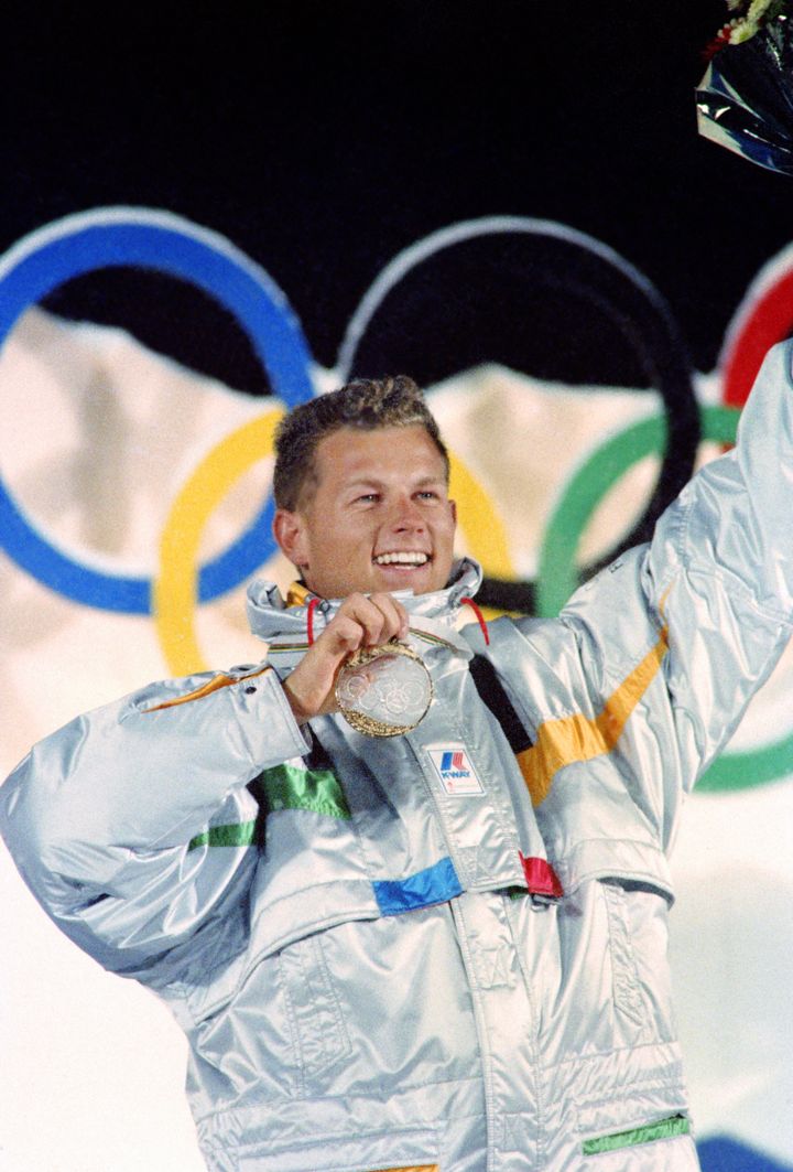 Edgar Grospiron a remporté la médaille d'or en ski de bosses aux Jeux olympiques d'Albertville, le 13 février 1992 à Tignes. (PASCAL PAVANI / AFP)