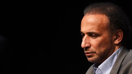 L'islamologue suisse Tariq Ramadan lors d'une conférence sur le "vivre ensemble" à Bordeaux (Gironde), le 26 mars 2016. (MEHDI FEDOUACH / AFP)