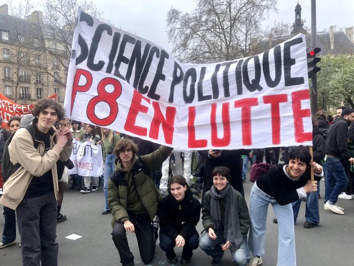 Students from Paris-8 Saint-Denis University, March 28, 2023, in the Paris demonstration.  (JULIETTE CAMPION / FRANCEINFO)