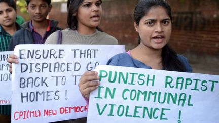 Des jeunes Indiens manifestent contre les violences faites aux femmes, le 6 d&eacute;cembre 2013 &agrave; New Delhi.&nbsp; (RAVEENDRAN / AFP)