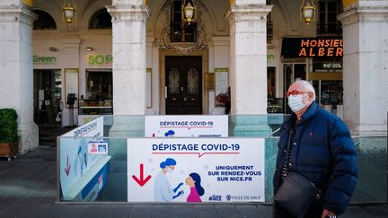 Un centre de dépistage contre le Covid-19 à Nice (Alpes-Maritimesà),&nbsp;le 8 mars 2021. (ARIE BOTBOL / HANS LUCAS)