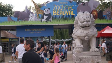 Photo d'archive de l'entrée du zoo de Beauval (Loir-et-Cher), le 9 août 2018. (STÉPHANIE BERLU / FRANCE-INFO)