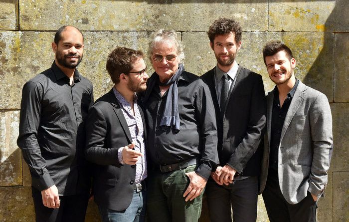 Le quintet du projet "Sfumato" de gauche à droite : Manu Codjia, Émile Parisien, Joachim Kühn, Simon Tailleu, Mario Costa
 (Manfred Rinderspacher)