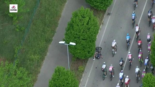 L'un des outsiders du Tour d'Italie, Pavel Sivakov est tombé dans cette cinquième étape.