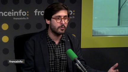 Étienne&nbsp;Girard, journaliste politique à&nbsp;Marianne&nbsp;dans les Informés de&nbsp;franceinfo du 10 août 2018. (FRANCEINFO / RADIOFRANCE)