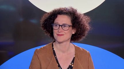 Chèque carburant : "Nous travaillons sur ce sujet", assure Emmanuelle Wargon, ministre déléguée au Logement. (FRANCEINFO)