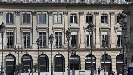 Le quartier de la place Vend&ocirc;me &agrave; Paris est connu pour ses nombreuses joailleries et horlogeries de luxe. (FRED DE NOYELLE/GODONG / PHOTONONSTOP / AFP)