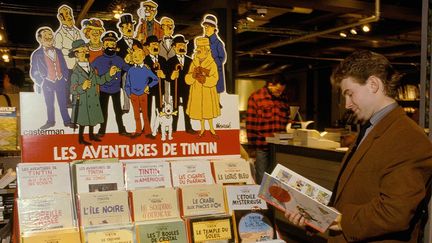 La saga des Tintin : une passion qui dure depuis 60 ans avec 23 albums. Ici en 1990, à l'occasion de l'exposition 'Tintinomania', à Paris. Aujourd'hui, les maladies de Tintin et de ses compères, décryptées dans des articles scientifiques. (ALAIN BUU / GAMMA-RAPHO / GETTY IMAGES)