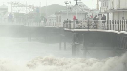 Nord de l’Europe : des vagues déchainées, portées par des vents jusqu’à 200 km/h