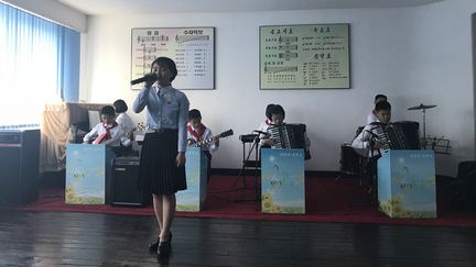 La classe de musique d’un des plus grands lycées de Pyongyang, en avril 2018. (ELISE DELÈVE / RADIO FRANCE)