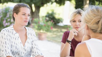 Photo&nbsp;de Flavie Flament et Elodie, dans le&nbsp;documentaire "Viols sur mineurs, mon combat contre l'oubli" diffusé dans "Le monde en face" sur France 5. (ANTOINE FLAMENT)