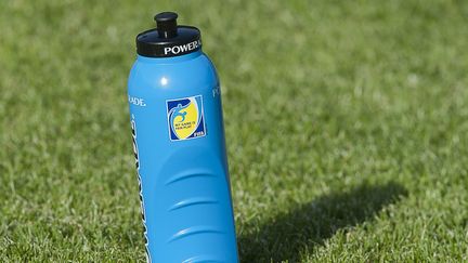 Pour un sport plus écologique, privilégiez une gourde à une bouteille en plastique.&nbsp; (ERIC BALEDENT / MAXPPP)