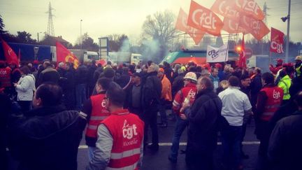 Vendredi 24 f&eacute;vrier - Florange (Moselle. Piquet de gr&egrave;ve &agrave; l'usine Arcelor-Mittal de Florange. Les candidats &agrave; l'&eacute;lection pr&eacute;sidentielle Nicolas Dupont-Aignan et Fran&ccedil;ois Hollande sont attendus dans la journ&eacute;e. (RAPHAËL KRAFFT ET ALEXIS MONCHOVET)