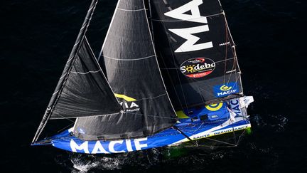 Charlie Dalin (Macif) lors du départ du Vendée Globe, le 10 novembre 2024, aux Sables-d'Olonne. (LOIC VENANCE / AFP)