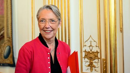 Elisabeth Borne, lors de la réunion avec l'intersyndicale, à Matignon, le 5 avril 2023. (BERTRAND GUAY / AFP)