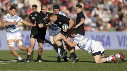 Sam Cane (au centre) lors du match entre l'Argentine et la Nouvelle-Zélande en Rugby Championship, le 8 juillet 2023. (SIPA)