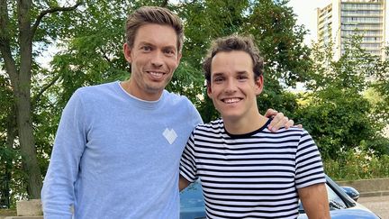 le tennisman Nicolas Mahut est le premier invité dans le taxi de Théo Curin. (FABRICE RIGOBERT / FRANCEINFO)