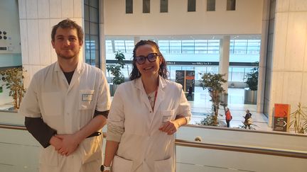 Occupational physician Sylvain Chamot from Amiens University Hospital and Professor Elodie Haraux, pediatric urologist, who launched this unique pediatric consultation in France.  (BORIS HALLIER / FRANCEINFO)