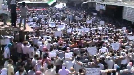 Manifestation contre le régime d'Assad, à Douma, banlieue de Damas, le 6 septembre 2012 (AFP/YOUTUBE)