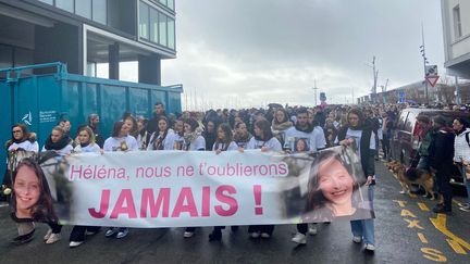 Une marche blanche en hommage à Héléna était organisée ce samedi à Brest. (ASTRID MAGNE CARN / RADIOFRANCE)