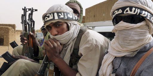 Militants du groupe djihadiste Ansar Dine à Kidal (nord-Mali) le 16 juin 2012 (Reuters - Adama Diarra)