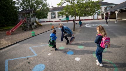 Une cour d'école sur l'île de Groix (Morbihan). (LOIC VENANCE / AFP)