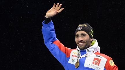 Martin Fourcade après sa victoire en poursuite aux championnats du monde de biathlon à Oslo (Norvège), le 6 mars 2016. (JONATHAN NACKSTRAND / AFP)