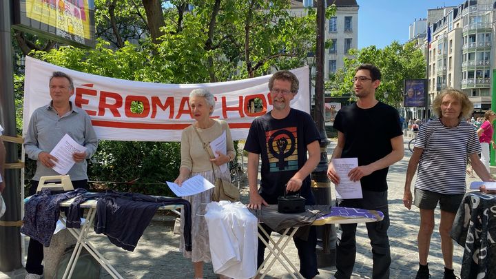 L’équipe de ZeroMacho, avec Florence au centre, le 3 juin 2023. (BORIS LOUMAGNE / RADIOFRANCE)