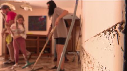 Dans le Vaucluse, les orages ont fait des ravages, mercredi 7 septembre. Reportage à Bollène. (FRANCE 2)