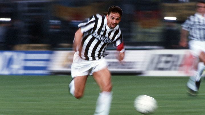 Le meneur de jeu de la Juventus Turin Roberto Baggio lors de la finale de la Coupe UEFA entre son club et le Borussia Dortmund, le 19 mai 1993, &agrave; Turin.&nbsp; (LUTZ BONGARTS / GETTY IMAGES CLASSIC)