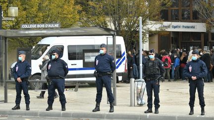 Enseignant décapité dans les Yvelines : une mère raconte le cours controversé