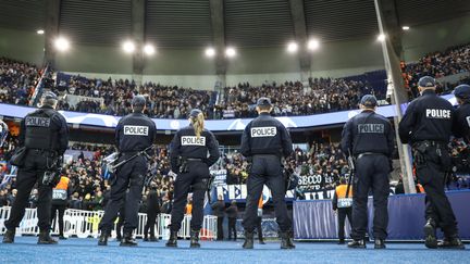 Des agents de police lors du match de Ligue des champions entre le Paris Saint-Germain et le club de&nbsp; Naples,&nbsp;le 24 octobre 2018. Photo d'illustration. (FR?D?RIC DUGIT / MAXPPP)