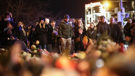 REPORTAGE. Hommage aux victimes de l'attaque de Magdebourg : les habitants en nombre devant la cathédrale pour rappeler que Noël est 