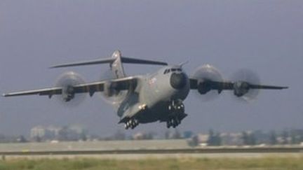 Le 1er vol de l'Airbus A400M, la version militaire de l'A380 (11/12/2009) (France 3 Aquitaine)