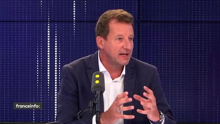 Yannick Jadot, député européen Europe Écologie-les Verts, était l'invité de franceinfo lundi 26 août. (FRANCEINFO / RADIO FRANCE)