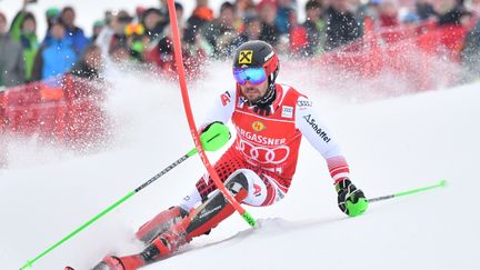 Marcel Hirscher dans le slalom de Saalbach (BARBARA GINDL / APA)