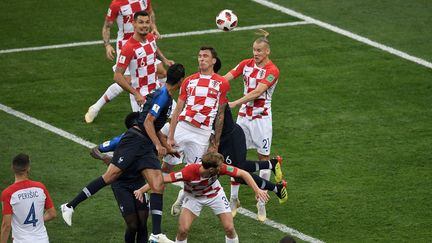 La France ouvre la marque face à la Croatie lors de la finale de la Coupe du monde, le 15 juillet 2018 à Moscou. (GABRIEL BOUYS / AFP)