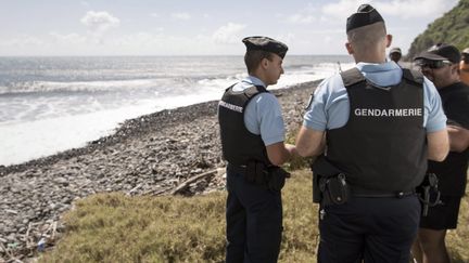 Des gendarmes sur l'île de la Réunion, le 29 juillet 2015.&nbsp; (MAXPPP)