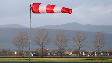 Un manche à air sur l'autoroute A35 en Alsace, illustration.&nbsp; (JEAN-MARC LOOS / MAXPPP)