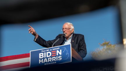 Le sénateur Bernie Sanders, lors d'un meeting en soutien à Joe Biden, le 5 octobre 2020, dans le Michigan (Etats-Unis). (ADAM J. DEWEY / NURPHOTO / AFP)