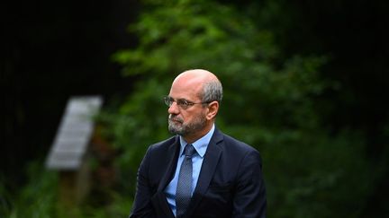 Le ministre de l'Education nationale, Jean-Michel Blanquer, le 27 août 2021&nbsp;lors d'une conférence de presse à Paris. (CHRISTOPHE ARCHAMBAULT / AFP)